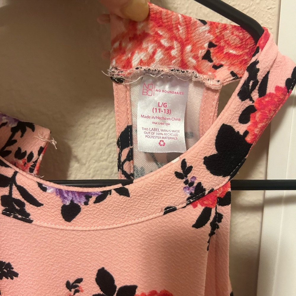 Dress missing button - Picture 2 of 2